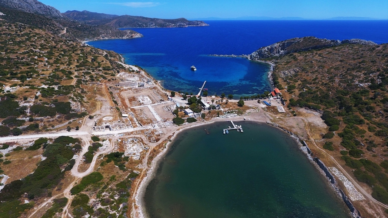 Doksanaltı, ticaret limanının korunaklı yapısı ve ticaret yollarına hakim stratejik konumuyla Knidos`un antik dönemden bugüne, denizcilerin kurtarıcısı olduğunu söyledi.