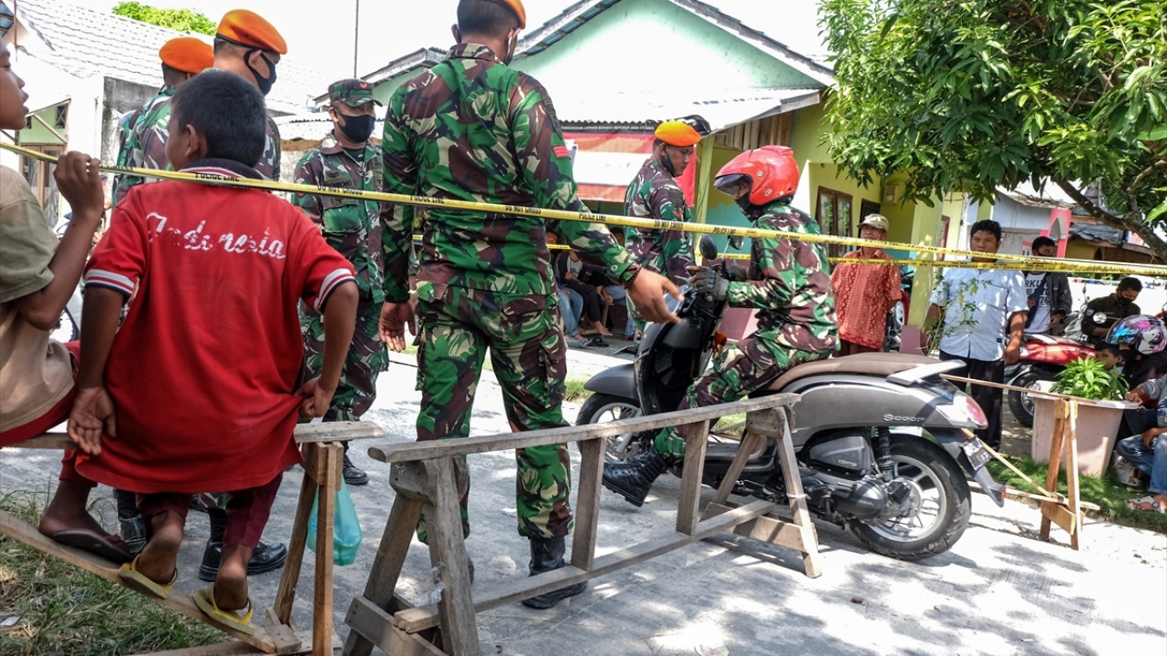 Bölge yetkilileri, uçağın düştüğü yerleşim alanında şu ana kadar herhangi bir can kaybı ya da yaralı olduğuna ilişkin bilgi paylaşmadı.
