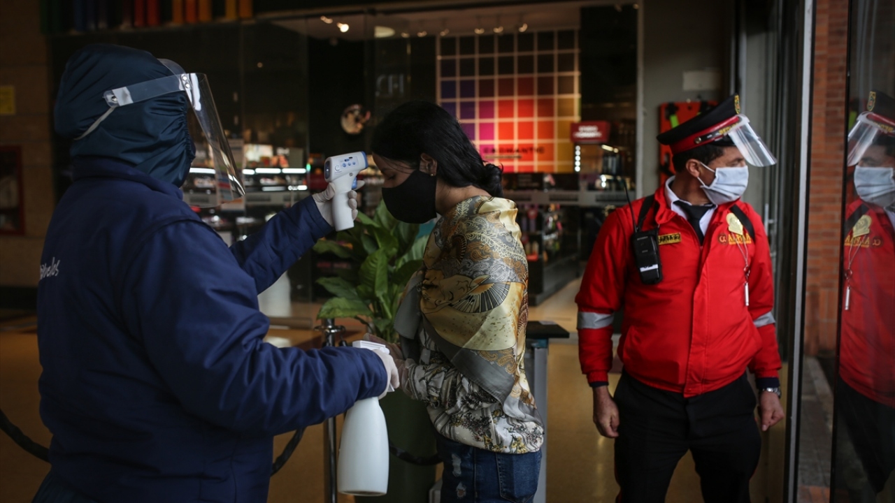 Kolombiya`da ise ulusal basında çıkan haberlere göre virüs nedeniyle ölenlerin sayısı son 24 saatte 59 artarak 1726 oldu.