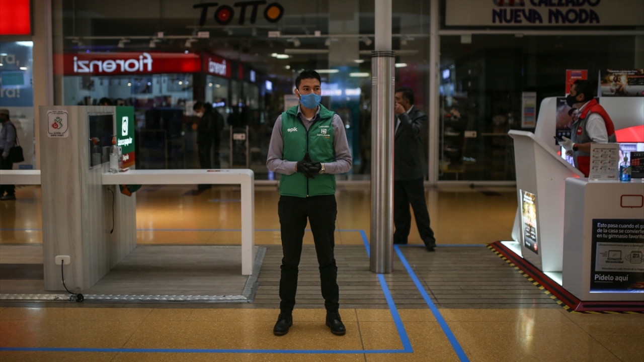 Ekvador Sağlık Bakanlığından yapılan açıklamaya göre, ülkede son 24 saatte Covid-19 nedeniyle 33 kişi yaşamını yitirdi.