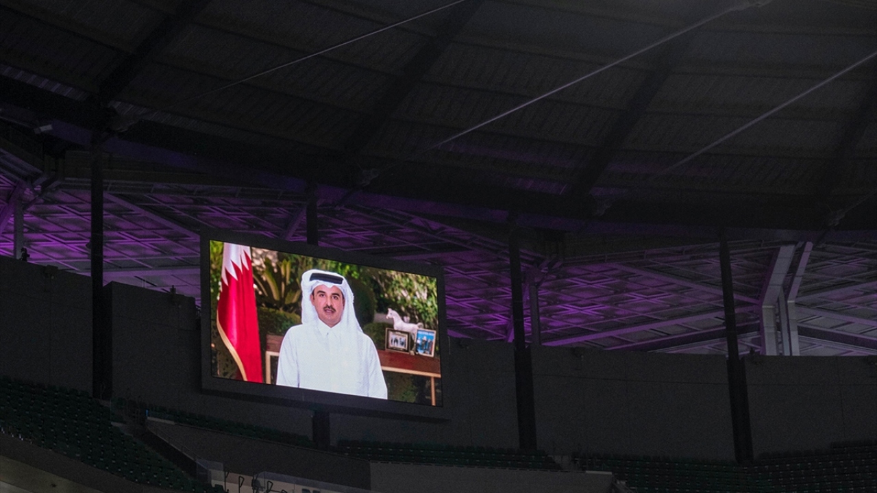 Education City Stadı`nın bağlı olduğu Qatar Foundation Yönetim Kurulu Başkanı Eş-Şeyha Hind binti Hamad Al Sani, "Bu stadyum dünyanın ilgi odağı olacak." ifadelerini kullandı.