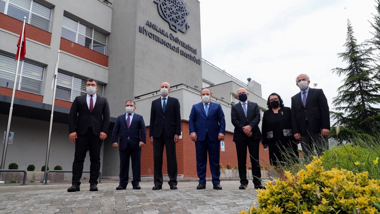 Prof. Dr. Aykut Özkul da projede, GRFT (griffithsin) molekülüyle Kovid-19 etkisini durdurmayı amaçladıklarını belirterek, çalışmalarda gelinen aşamayı anlattı.