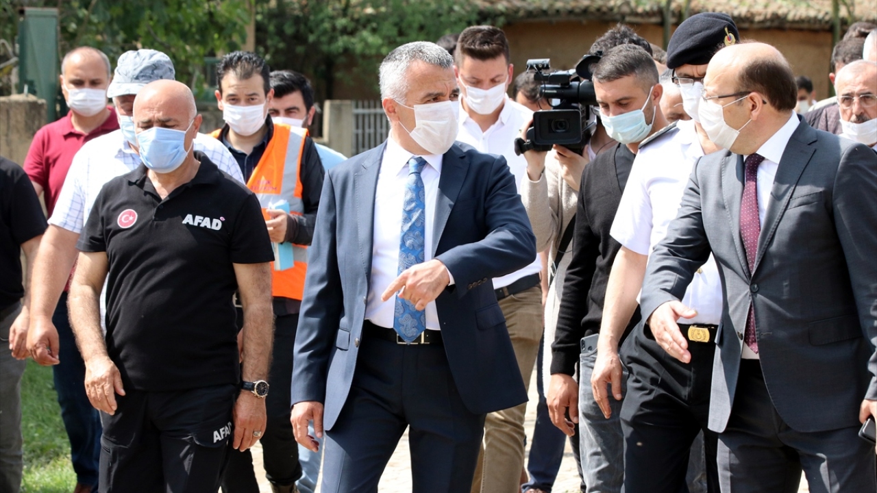 Kırklareli Valisi Osman Bilgin, "Yağış nedeniyle bazı köylerimizde ev ve tarım alanlarında zarar oluştu." dedi.