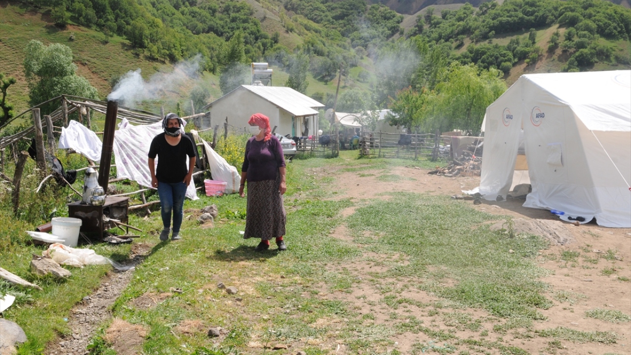 Türk Kızılaydan depremzedelere maske