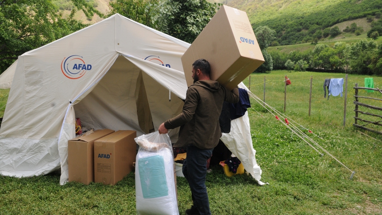 Depremin şiddetine değinen Abaylı, can kaybının yüksek olmamasının kendileri için teselli olduğunu aktardı.