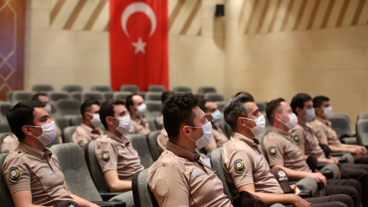 Emniyet Genel Müdürlüğünce Polis Akademisi Başkanlığı koordinesinde, 81 ilde toplam 28 bin 265 çarşı ve mahalle bekçisine "geliştirme eğitimi" veriliyor. 