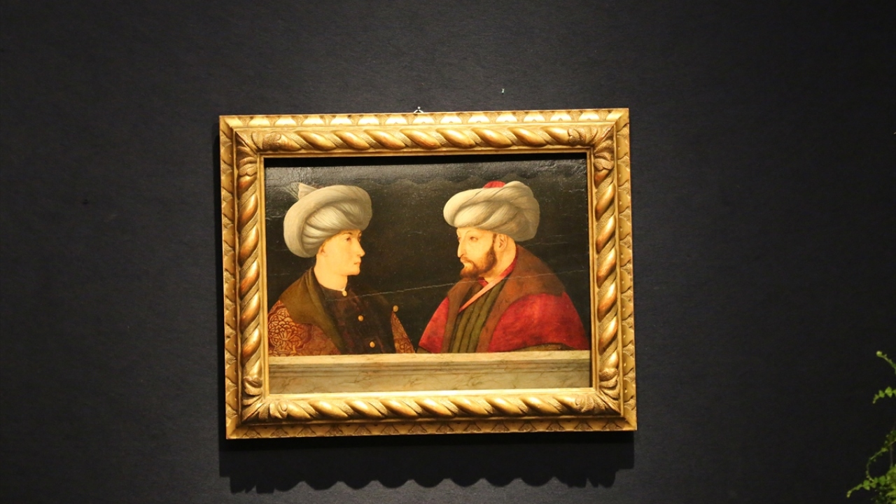 Müzayede evinin “İslam ve Hint Sanatı” koleksiyonu kapsamında satışa sunulacak portre ile ilgili olarak bilgi veren Christie’s yetkilisi Sara Plumbly, eserin imzasız olduğunu söyledi.