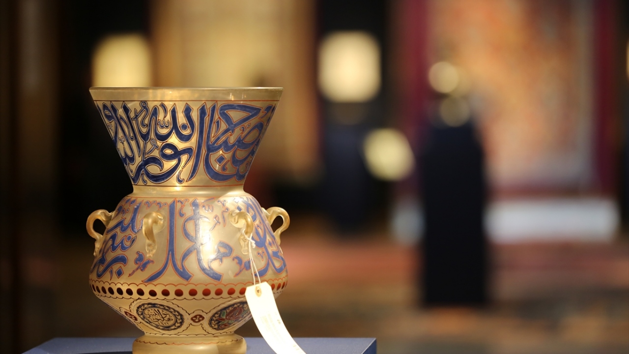 Portrenin şimdiki sahibinin eseri 2015’te satın aldığını belirten Plumbly, eserin bundan önceki macerasının izlerinin çeşitli katologlarda 19. yüzyıl başına kadar sürülebildiğini ifade etti.