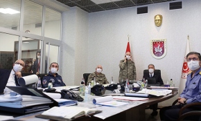 Bakan Akar ve ve TSK Komuta Kademesi Harekat Merkezi'nde