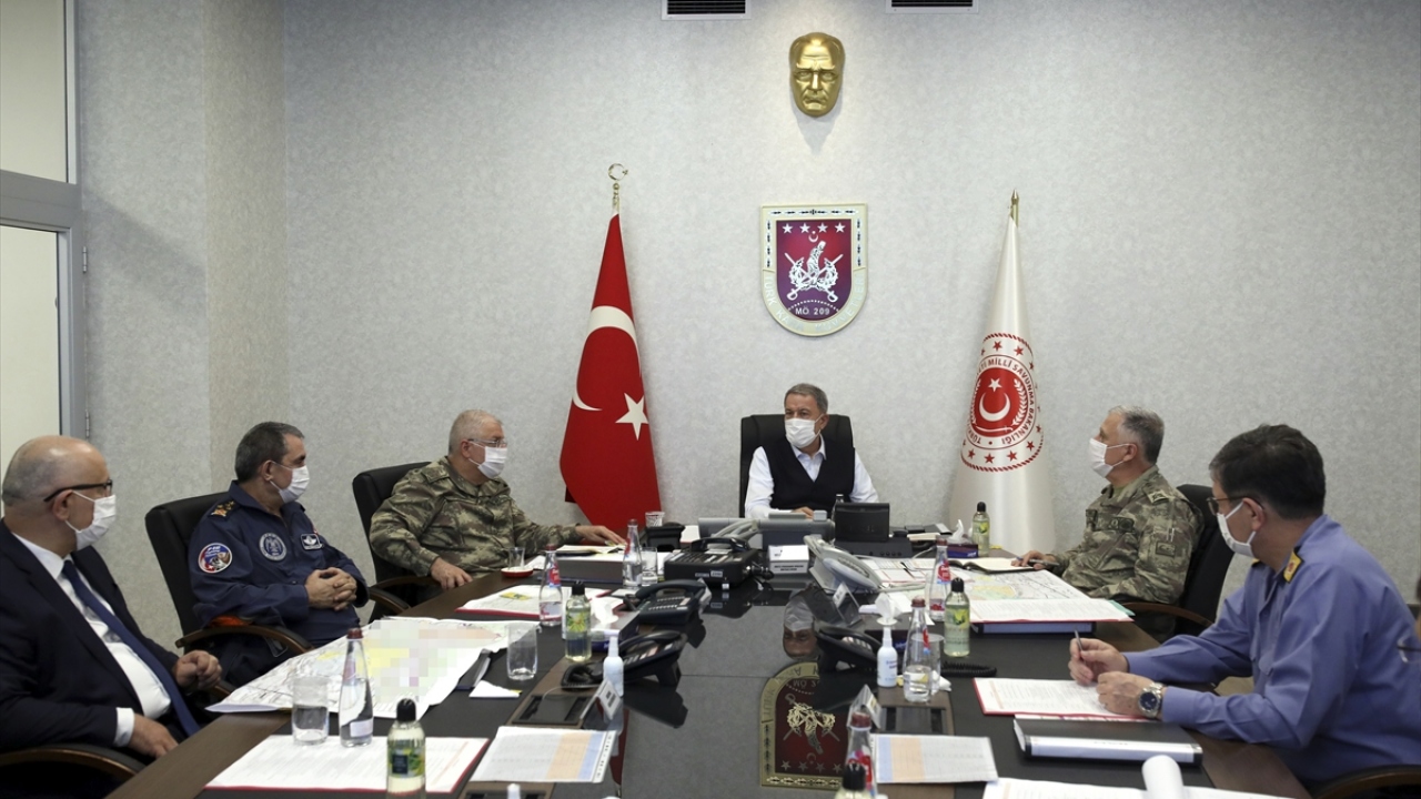 Milli Savunma Bakanı Akar: "Türk komandosunun gücünü o dağlarda bir kez daha göstereceğinize, daha önce yazdığınız destanları yazacağınıza inanıyoruz"