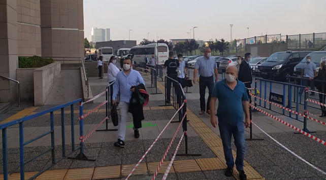 İstanbul Adalet Sarayında uzun kuyruklara karşı şeritli önlem