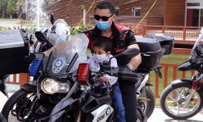 Hiç doğum günü kutlayamayan küçük Serhat'a 'yunus timleri'nden sürpriz