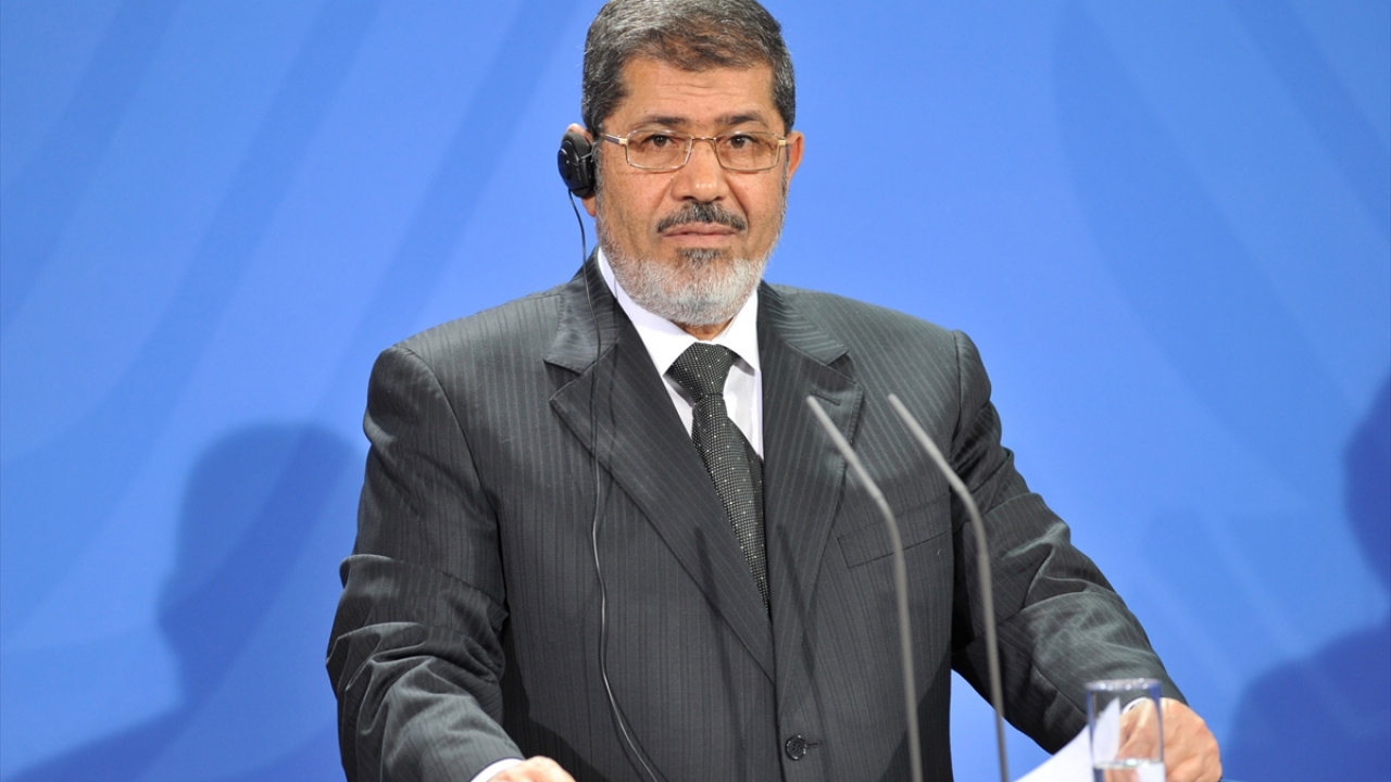 30 Ocak 2013`te Almanya`da resmi temaslarda bulunan Mursi, Almanya Başbakanı Merkel ile görüşmesi sonrası basın mensuplarına açıklamalarda bulundu. (Arşiv)