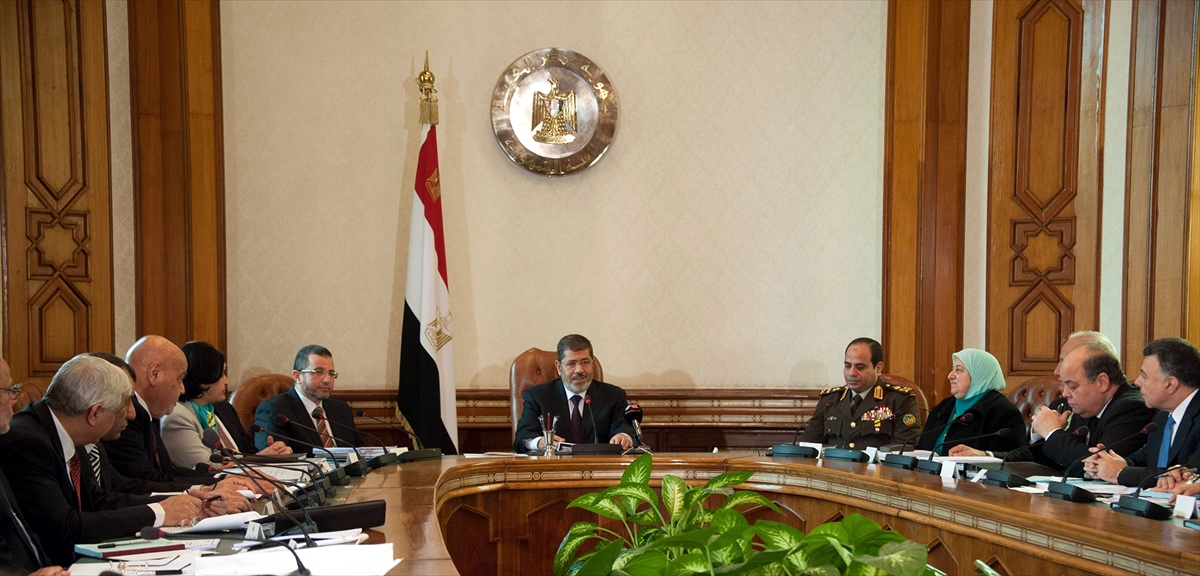 Mısır Cumhurbaşkanı Mursi, 6 Ocak 2013`te yeni atanan bakanları kabul etti. (Arşiv)