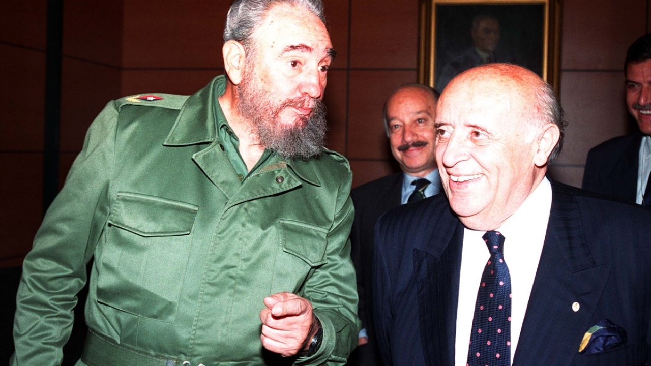 Dönemin Cumhurbaşkanı Demirel, 13 Haziran 1996`da Küba Devlet Başkanı Fidel Castro ile görüştü. (Arşiv)
