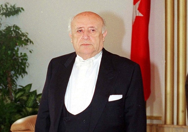 Cumhurbaşkanı Süleyman Demirel 29 Ekim 1999`da Cumhuriyet Bayramı dolayısıyla kutlamaları kabul etti. (Arşiv)
