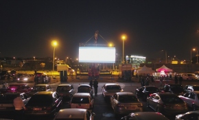 Sakarya'da vatandaşlar araçlarından film izledi