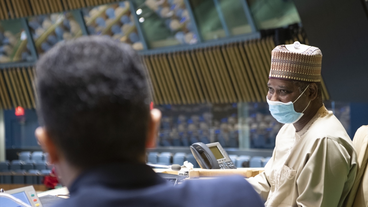 Birleşmiş Milletler (BM) 74. Genel Kurul Başkanı Tijjani Muhammad-Bande (sağda) seçime başkanlık etti.