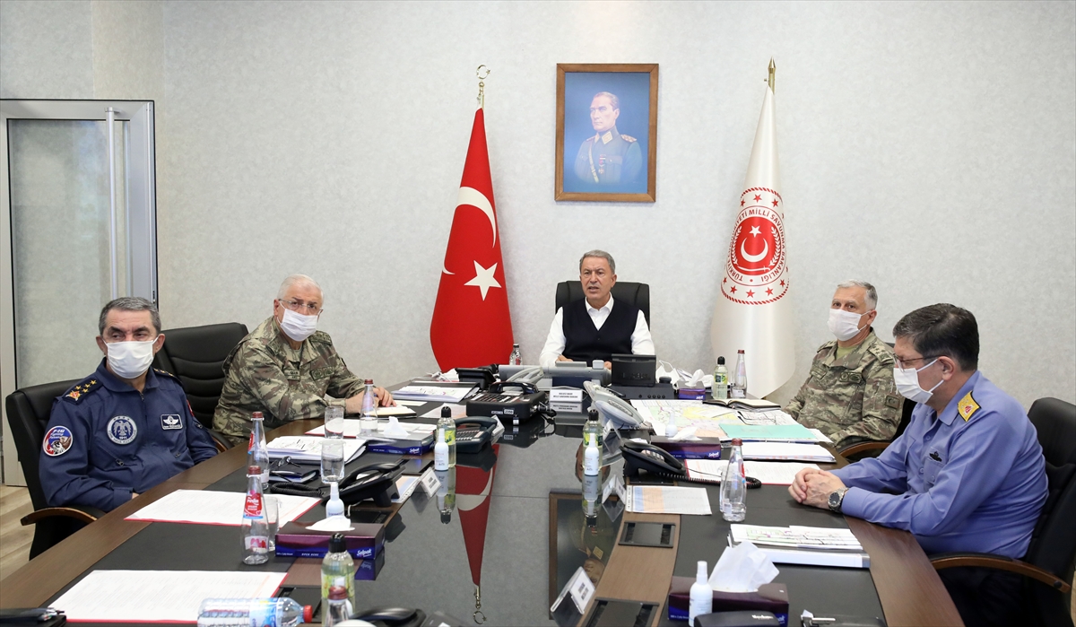 Birlik komutanları da "En son terörist etkisiz hale getirilinceye kadar mücadelenin süreceğini, bu kapsamda verilecek her görevi yerine getirmeye hazır olduklarını" dile getirdi.