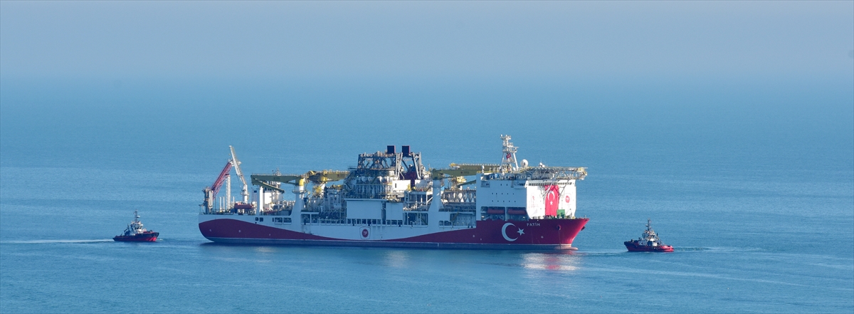 İstanbul`dan 29 Mayıs`ta Trabzon Limanı`na uğurlanan 229 metre uzunluğunda ve 36 metre genişliğindeki Fatih Gemisi, 1 Haziran`da Trabzon açıklarına ulaştı.