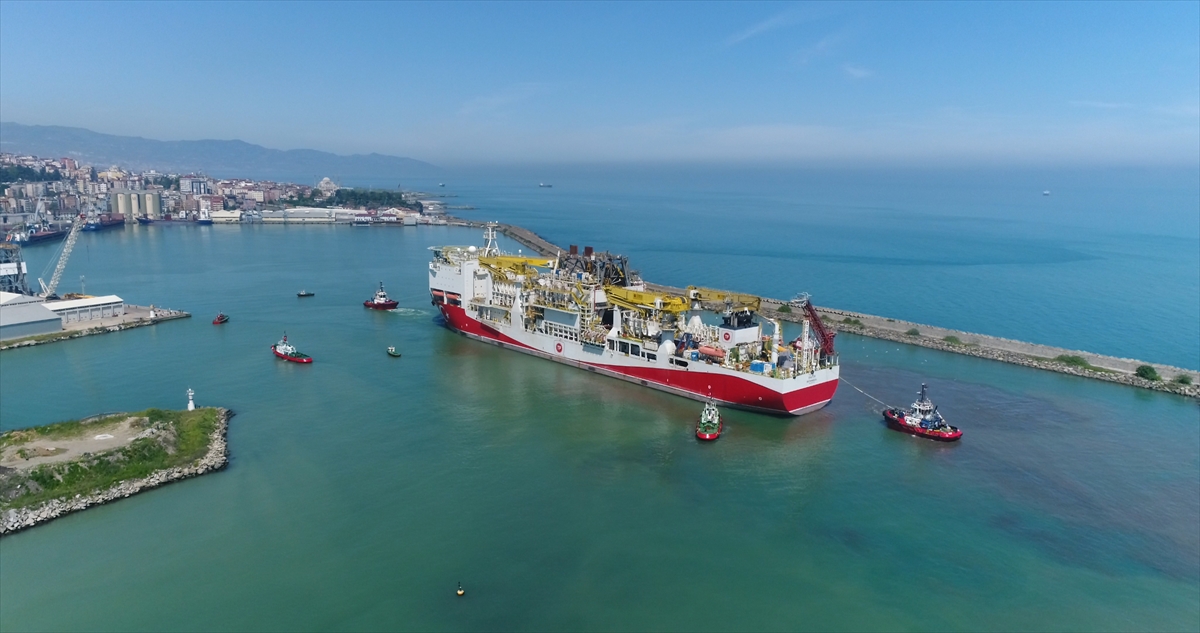 Aksoy, geminin belirlenen alana yanaşmasının ardından, yaklaşık 800 ton ağırlığındaki kulelerin montajının gerçekleştirildiğini belirterek, şu değerlendirmede bulundu: