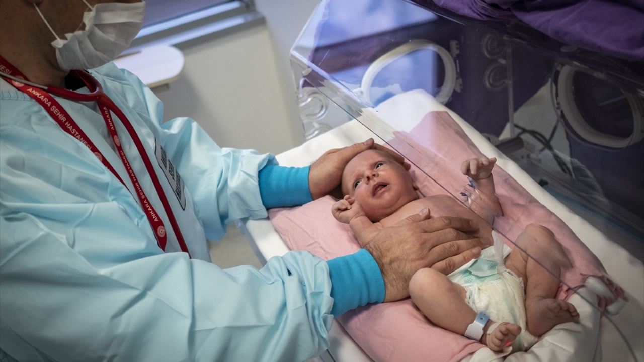 Sağlık Bakanlığı ile yapılan görüşmenin ardından bebeğin Türkiye`ye getirilmesi için gerekli hazırlıklar yapıldı.