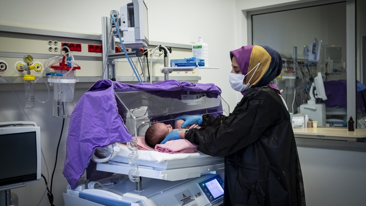 Baba Hakan Türk, Ukrayna`da gerçekleştirilen ameliyatın ardından oğlunun sağlık durumunun düzelmediğini söyledi.