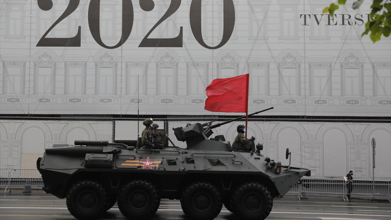 24 Haziran’da yapılacak Zafer bayramı askeri geçit töreninin Moskova`da ikinci gece provası yapıldı. 