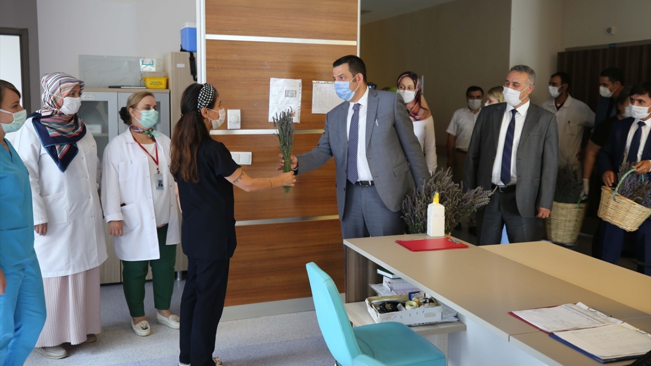 İl Sağlık Müdürü Ali Cengiz Kalkan, bu güzel ve sembolik teşekkürün çok anlamlı olduğunu söyledi.