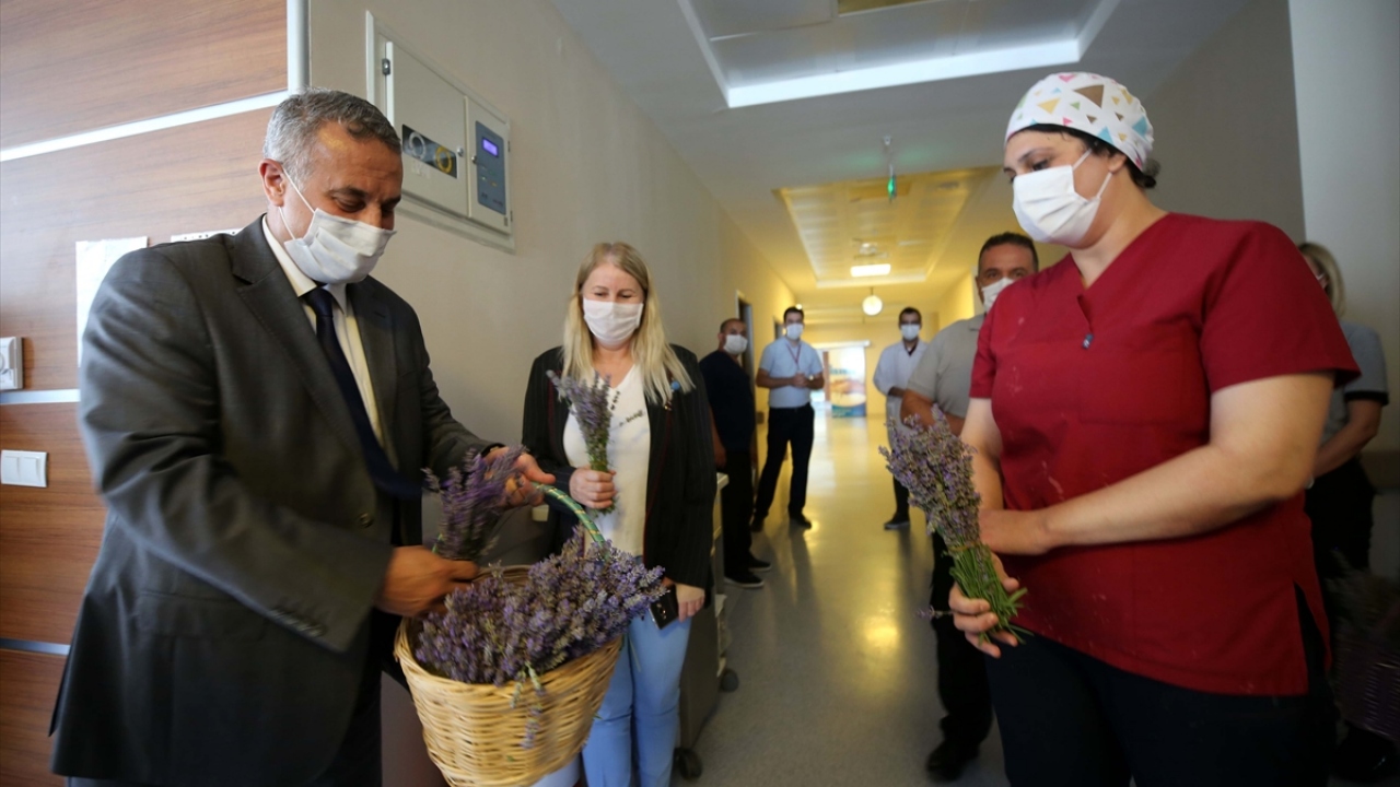 Soytürk ve Tülek de sağlık çalışanlarının haklarının asla ödenemeyeceğini belirterek, teşekkürlerini iletti.