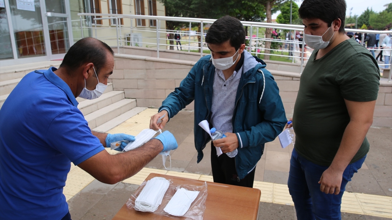 Öğrencilerin en geç 09.00`da hazır olması gerekiyor