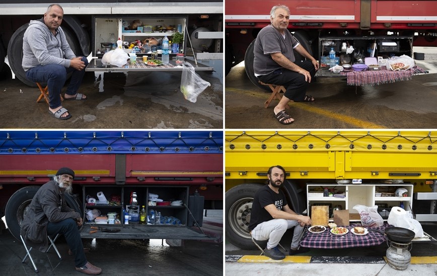 Bazı mutfaklarda tüp ve mini ocak da bulunuyor. Dinlenme noktalarında açılan mutfaklarda yemekler pişiriliyor, çaylar demleniyor. 