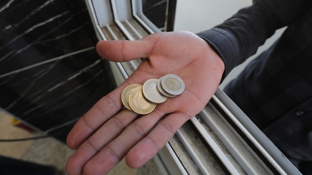 Bölgedeki fırınlar, marketler, eczaneler, kasaplar, akaryakıt istasyonları ve pazarlarda Türk lirası kullanılıyor.