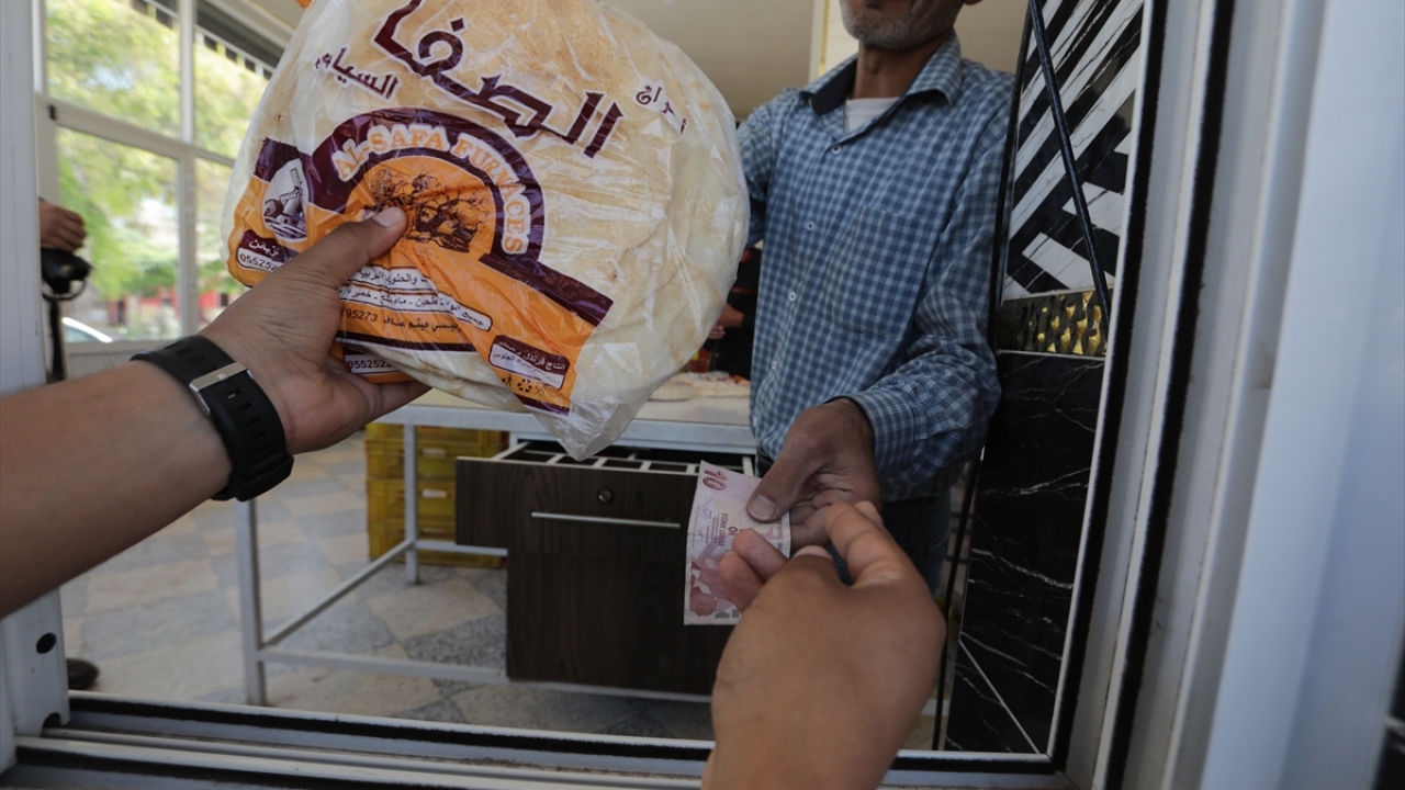 Bu yılın başında 1 dolar 1000 SL`ye denk gelirken, son günlerde 4000 SL seviyelerine yaklaşmıştı.