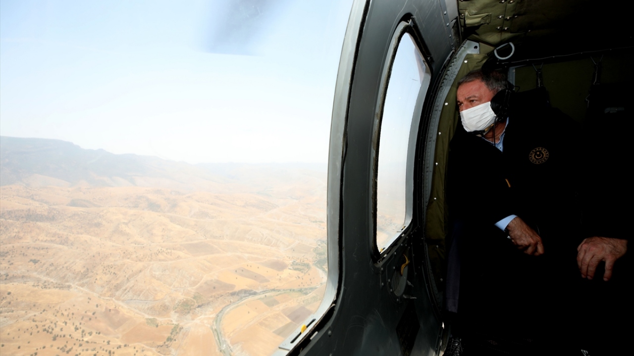 Akar ve TSK Komuta Kademesi daha sonra Pençe-Kaplan Harekatı`nın sevk ve idare edildiği Harekat Merkezi`ne geçti.