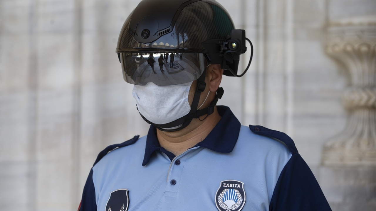 Tanrıkulu, "Yeni normalleşme sürecinde Edirne`mizde korona ile mücadelemiz daha güçlü ve teknolojik şekilde devam ediyor. 21. yüzyılın en önemli özelliği dijital uygulamalardır. `Virüsü dijital olarak yeneceğiz.` diye düşünüyorum." şeklinde konuştu.