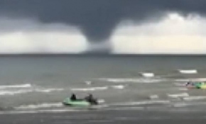 Tayland’daki dev hortum kamerada