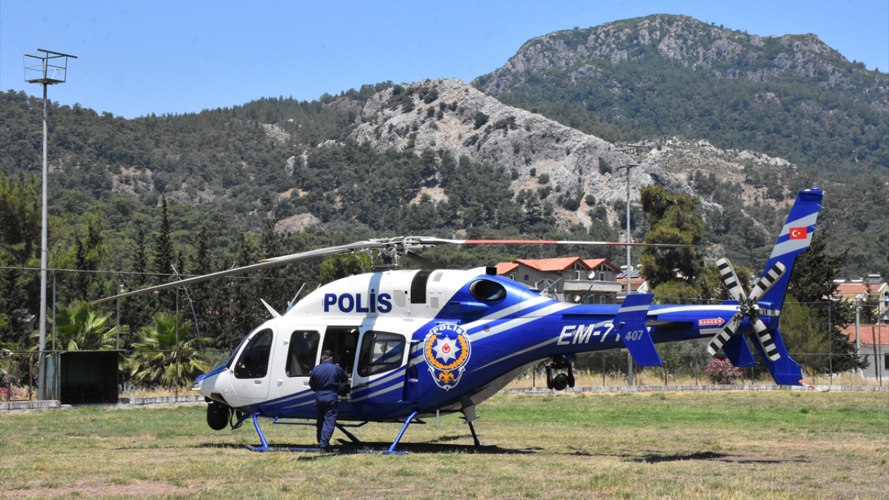 Helikopter, Bodrum, Marmaris, Fethiye ve Datça ile Muğla-Aydın, Muğla-Antalya ve Muğla-Denizli güzergahlarında kontrol yaparak "yakın araç takibi, emniyet kemeri takmama, telefonla konuşma, hatalı sollama" gibi ihlalleri yer ekiplerine bildirecek. 
