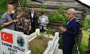 Vali Çakır ile şehit babasını duygulandıran tesadüf