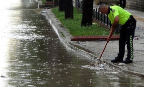 Edirne'de sağanak hayatı olumsuz etkiledi