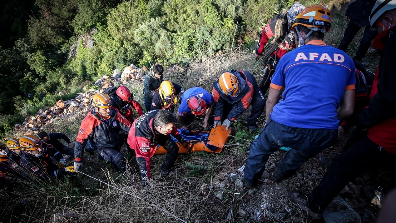 Arama ve kurtarma faaliyetlerinde, AFAD, sivil toplum kuruluşu çalışanı arama ve kurtarma personeli, UMKE, acil servis çalışanları ve Bursa Jandarma Komutanlığına bağlı timler görev alıyor.