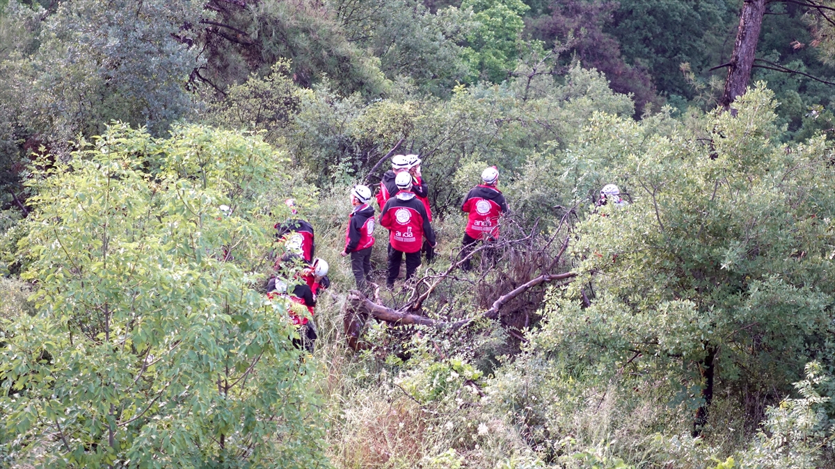 Bölgede, Bursa Büyükşehir Belediyesi yol işleri ekiplerinin çalışmaları da sürüyor.