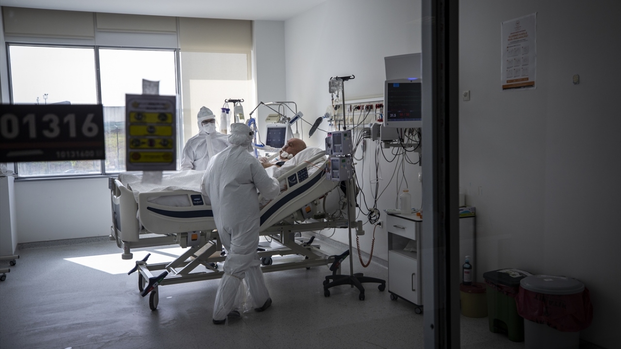 Yeni tip koronavirüs vakalarının en fazla görüldüğü ABD`de 2 milyon 348 bin 839 kişi COVID-19`a yakalandı.