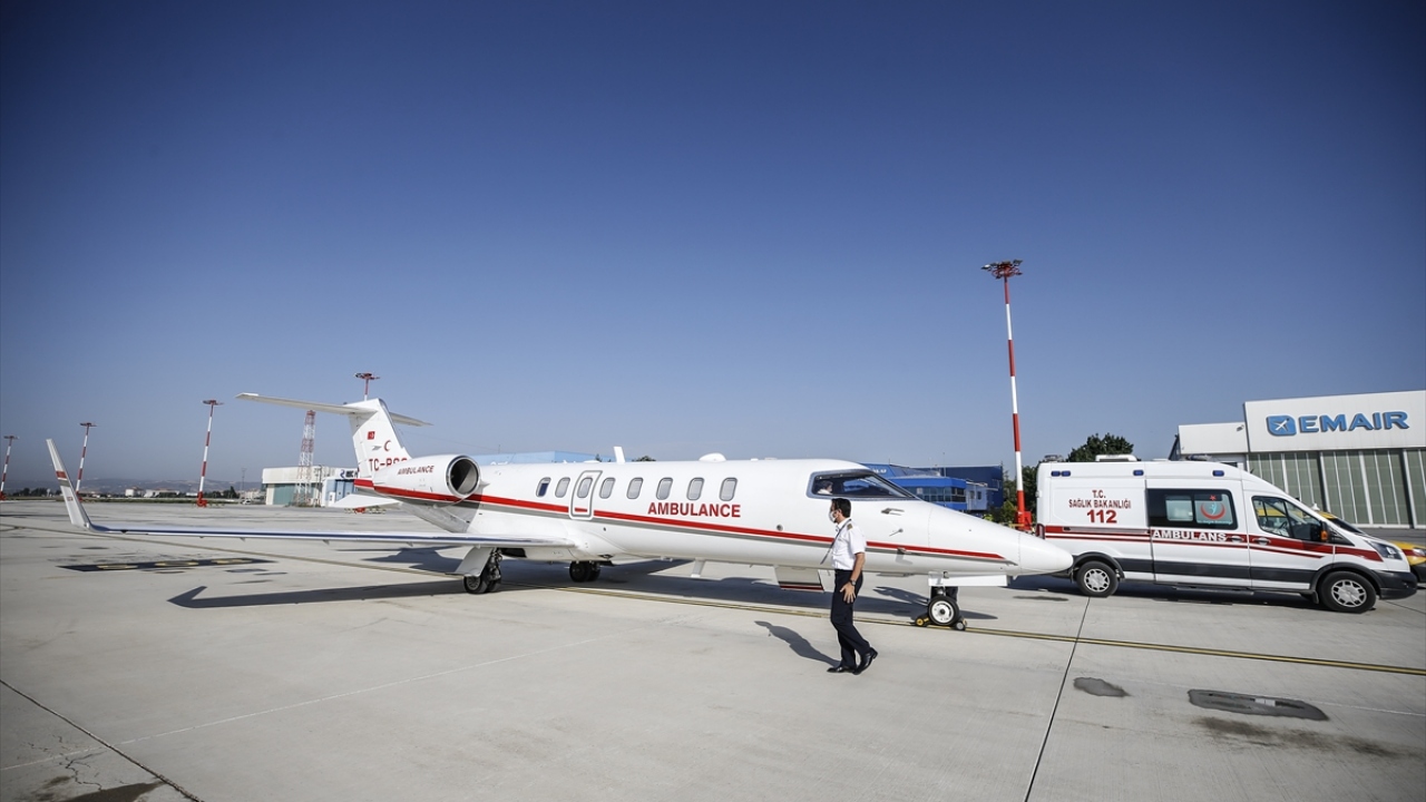 Hastayı taşıyan ambulans uçak, sabah saatlerinde Ankara Esenboğa Havalimanı`na indi.