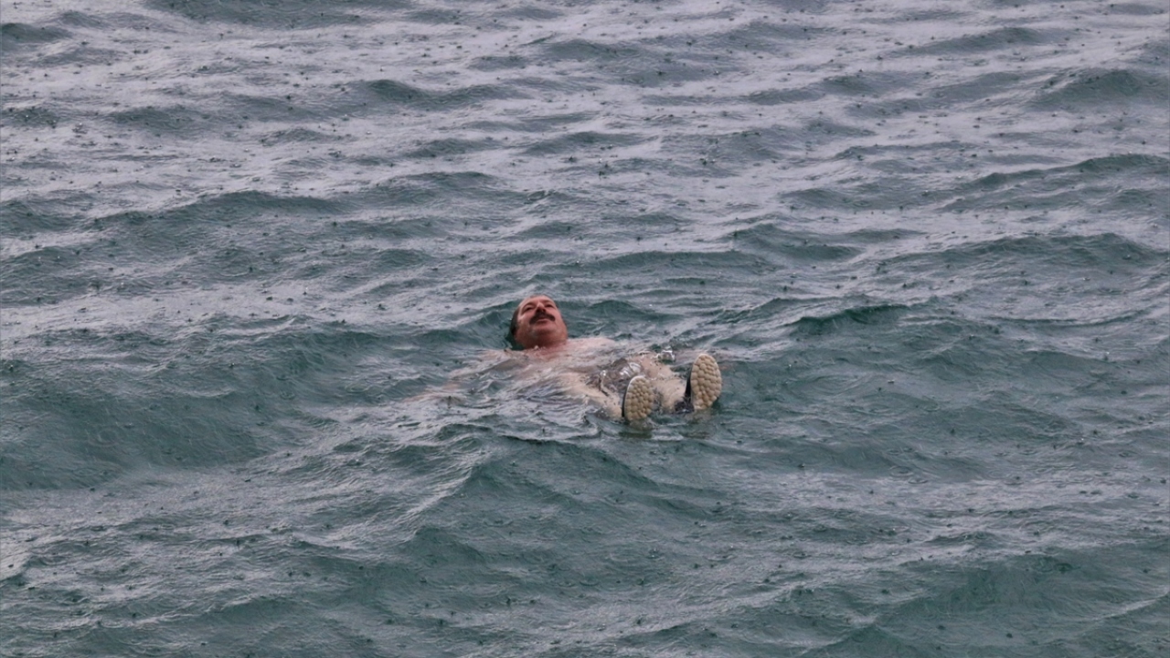 Van TSO Başkanı Necdet Takva, gazetecilere yaptığı açıklamada, kenti normalleşme sürecinde ön plana çıkarmak için 7 Haziran`da "Dünya Kahvaltı Günü" programıyla dünyada fark yaratan bir etkinlik gerçekleştirdiklerini söyledi. 