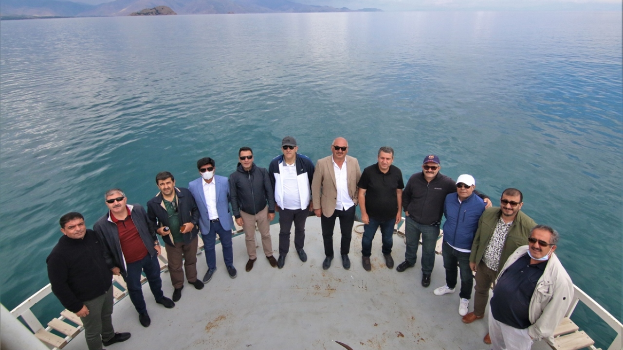 "Yerimizde oturarak farkındalık oluşturamayız"