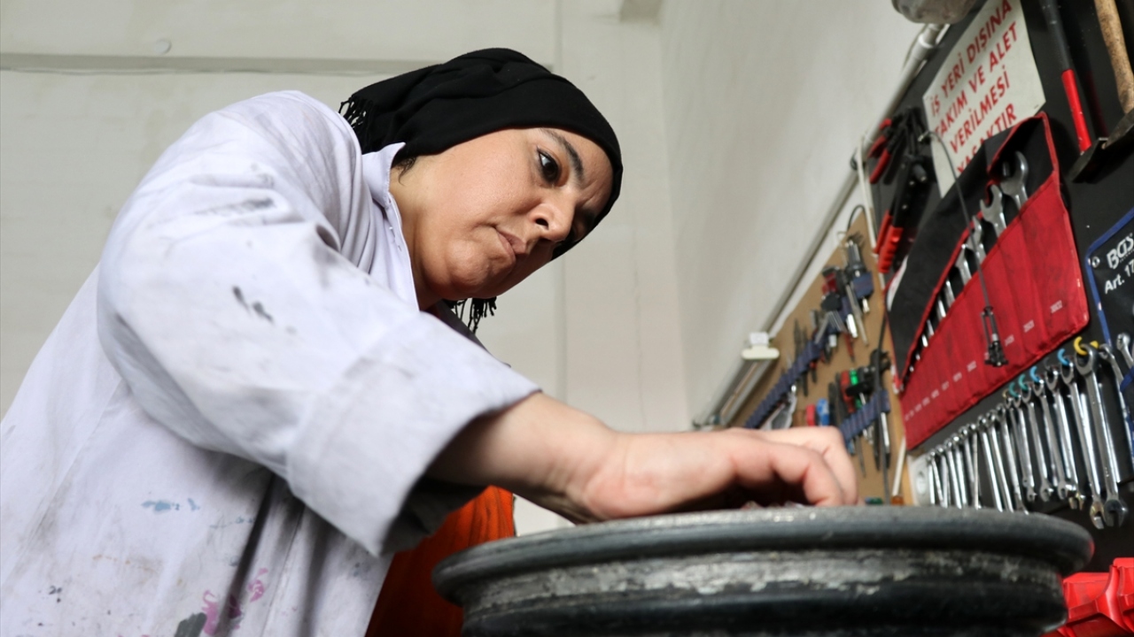 Birgül Kapkın, yaptığı açıklamada, eşi Adem Kapkın`ın desteğiyle yaklaşık 1 yıl önce bu işe merak saldığını söyledi.