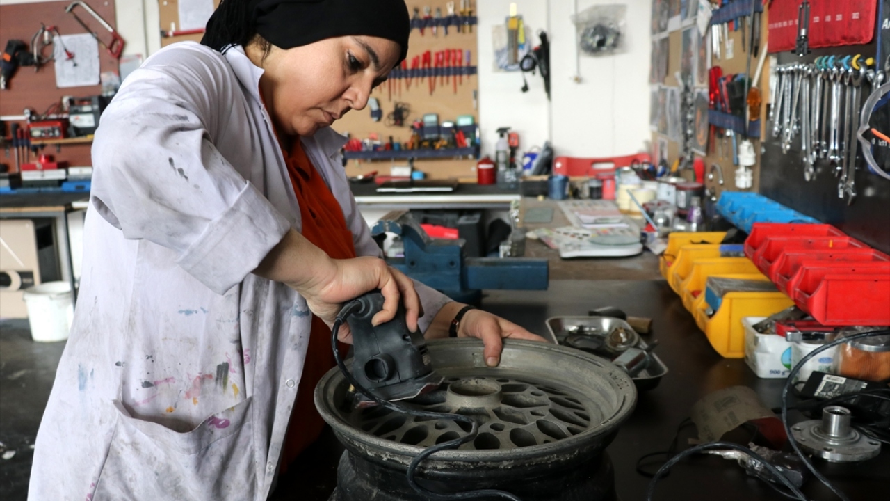 Kapkın, dükkana çoğu zaman çocuklarıyla gittiğini ve onların yazıhane kısmında zaman geçirirken kendisinin de eşiyle çalıştığını ifade etti.