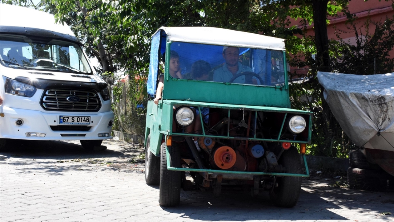 Mehmet Tavlı`nın oğlu Volkan Tavlı, yaptığı açıklamada, babasının aracı kendi çabalarıyla tasarladığını belirterek, araçta sandal motoru kullandığını, bazı parçalarını ise farklı araçlardan temin ettiğini söyledi.