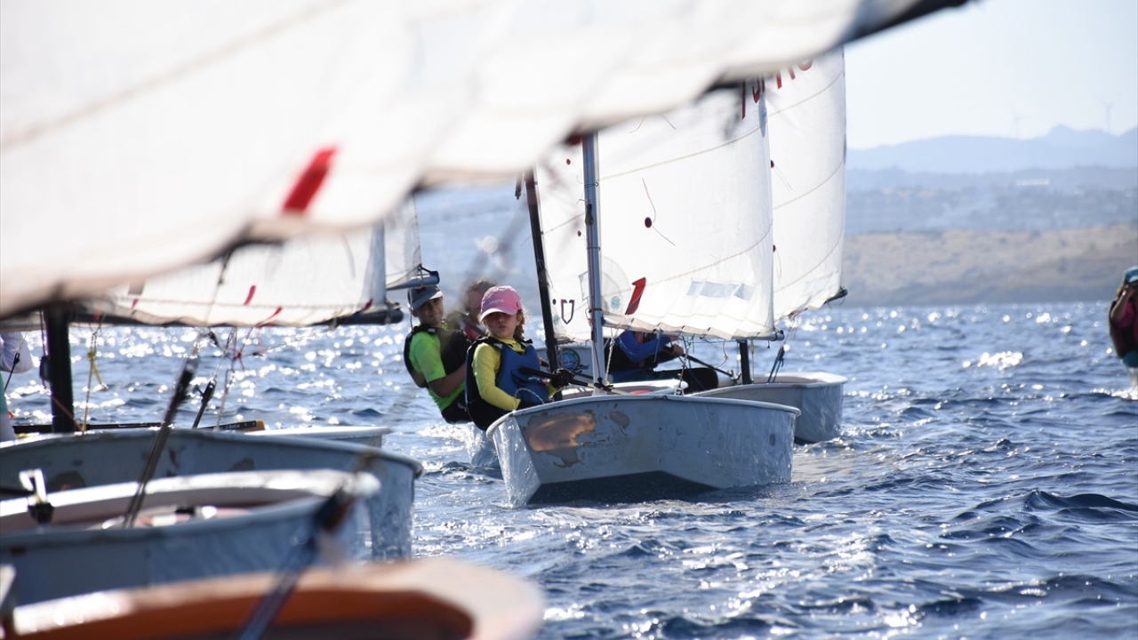 Bodrum Belediyesi Bodrumspor Yelken Şubesinin antrenörü Harun Çelik ise antrenmanların ilk günlerde yelken açan sporcuların hamladıklarının gözlendiğini belirtti.